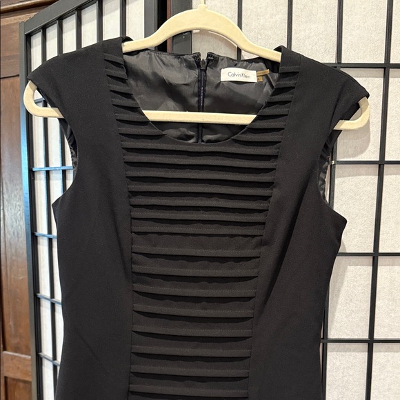 Calvin Klein Elegant Black Sleeveless Dress - Picture 3 of 4